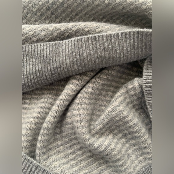 Saks Fifth Avenue Men’s Cashmere Sweater Gray Excellent XL - Picture 8 of 10